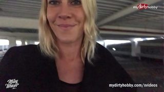 Melina May Arsch wird in der Tiefgarage hart gefickt